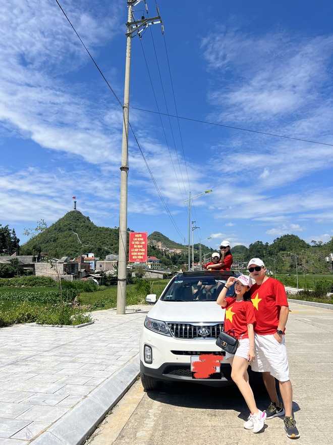 Gia đình lái Kia Sorento 18 chuyến để xuyên Việt check in 63 tỉnh thành với áo cờ đỏ sao vàng: 'Chuyến ngắn nhất chỉ 1 ngày, dài nhất 25 ngày'- Ảnh 8. Gia đình lái Kia Sorento 18 chuyến để xuyên Việt check in 63 tỉnh thành với áo cờ đỏ sao vàng: 'Chuyến ngắn nhất chỉ 1 ngày, dài nhất 25 ngày'- Ảnh 8.