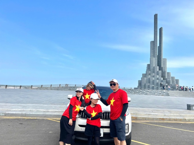 Gia đình lái Kia Sorento 18 chuyến để xuyên Việt check in 63 tỉnh thành với áo cờ đỏ sao vàng: 'Chuyến ngắn nhất chỉ 1 ngày, dài nhất 25 ngày'- Ảnh 20. Gia đình lái Kia Sorento 18 chuyến để xuyên Việt check in 63 tỉnh thành với áo cờ đỏ sao vàng: 'Chuyến ngắn nhất chỉ 1 ngày, dài nhất 25 ngày'- Ảnh 20.