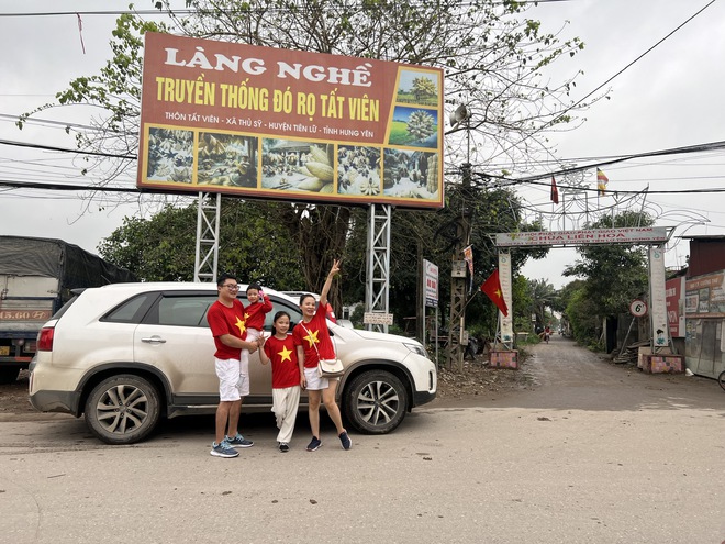 Gia đình lái Kia Sorento 18 chuyến để xuyên Việt check in 63 tỉnh thành với áo cờ đỏ sao vàng: 'Chuyến ngắn nhất chỉ 1 ngày, dài nhất 25 ngày'- Ảnh 14. Gia đình lái Kia Sorento 18 chuyến để xuyên Việt check in 63 tỉnh thành với áo cờ đỏ sao vàng: 'Chuyến ngắn nhất chỉ 1 ngày, dài nhất 25 ngày'- Ảnh 14.