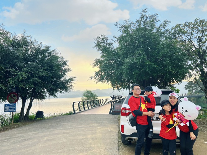 Gia đình lái Kia Sorento 18 chuyến để xuyên Việt check in 63 tỉnh thành với áo cờ đỏ sao vàng: 'Chuyến ngắn nhất chỉ 1 ngày, dài nhất 25 ngày'- Ảnh 17. Gia đình lái Kia Sorento 18 chuyến để xuyên Việt check in 63 tỉnh thành với áo cờ đỏ sao vàng: 'Chuyến ngắn nhất chỉ 1 ngày, dài nhất 25 ngày'- Ảnh 17.