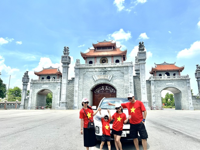 Gia đình lái Kia Sorento 18 chuyến để xuyên Việt check in 63 tỉnh thành với áo cờ đỏ sao vàng: 'Chuyến ngắn nhất chỉ 1 ngày, dài nhất 25 ngày'- Ảnh 7. Gia đình lái Kia Sorento 18 chuyến để xuyên Việt check in 63 tỉnh thành với áo cờ đỏ sao vàng: 'Chuyến ngắn nhất chỉ 1 ngày, dài nhất 25 ngày'- Ảnh 7.