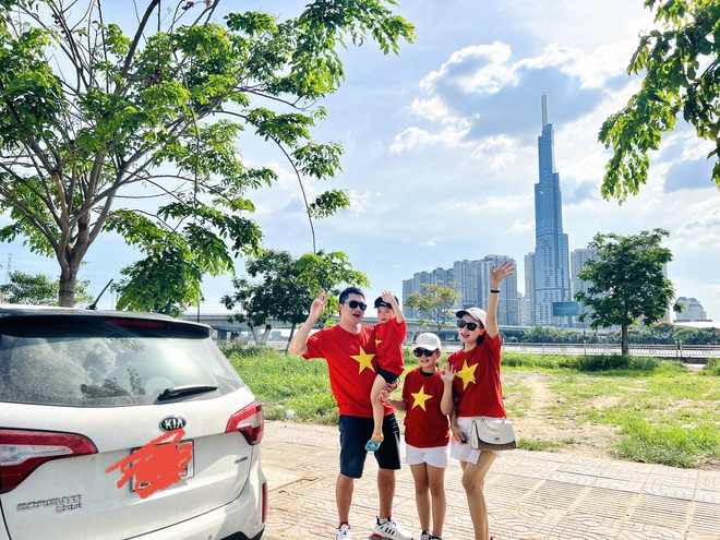 Gia đình lái Kia Sorento 18 chuyến để xuyên Việt check in 63 tỉnh thành với áo cờ đỏ sao vàng: 'Chuyến ngắn nhất chỉ 1 ngày, dài nhất 25 ngày'- Ảnh 9. Gia đình lái Kia Sorento 18 chuyến để xuyên Việt check in 63 tỉnh thành với áo cờ đỏ sao vàng: 'Chuyến ngắn nhất chỉ 1 ngày, dài nhất 25 ngày'- Ảnh 9.