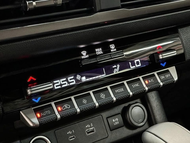 Mitsubishi Triton 2024 về đại lý, lần đầu lộ chi tiết nội thất: Màn hình lớn, camera 360, ADAS dễ khiến khách Việt phân vân với Ranger- Ảnh 14. Mitsubishi Triton 2024 về đại lý, lần đầu lộ chi tiết nội thất: Màn hình lớn, camera 360, ADAS dễ khiến khách Việt phân vân với Ranger- Ảnh 14.