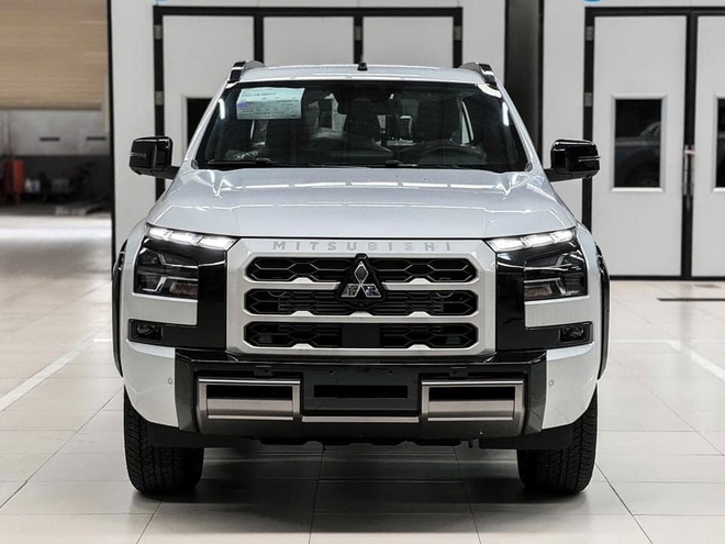 Mitsubishi Triton 2024 về đại lý, lần đầu lộ chi tiết nội thất: Màn hình lớn, camera 360, ADAS dễ khiến khách Việt phân vân với Ranger- Ảnh 3. Mitsubishi Triton 2024 về đại lý, lần đầu lộ chi tiết nội thất: Màn hình lớn, camera 360, ADAS dễ khiến khách Việt phân vân với Ranger- Ảnh 3.