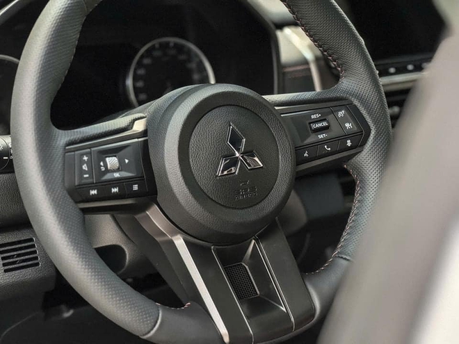 Mitsubishi Triton 2024 về đại lý, lần đầu lộ chi tiết nội thất: Màn hình lớn, camera 360, ADAS dễ khiến khách Việt phân vân với Ranger- Ảnh 11. Mitsubishi Triton 2024 về đại lý, lần đầu lộ chi tiết nội thất: Màn hình lớn, camera 360, ADAS dễ khiến khách Việt phân vân với Ranger- Ảnh 11.