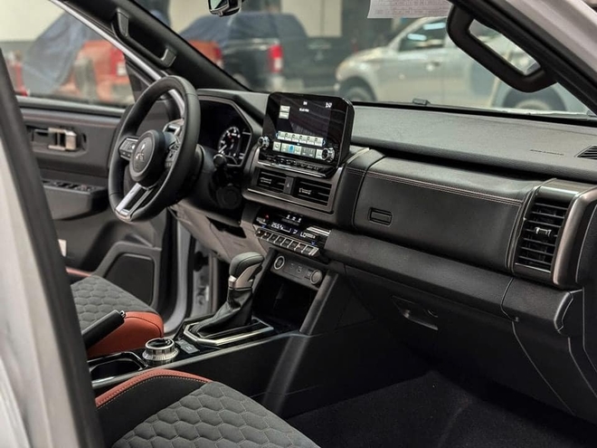 Mitsubishi Triton 2024 về đại lý, lần đầu lộ chi tiết nội thất: Màn hình lớn, camera 360, ADAS dễ khiến khách Việt phân vân với Ranger- Ảnh 10. Mitsubishi Triton 2024 về đại lý, lần đầu lộ chi tiết nội thất: Màn hình lớn, camera 360, ADAS dễ khiến khách Việt phân vân với Ranger- Ảnh 10.