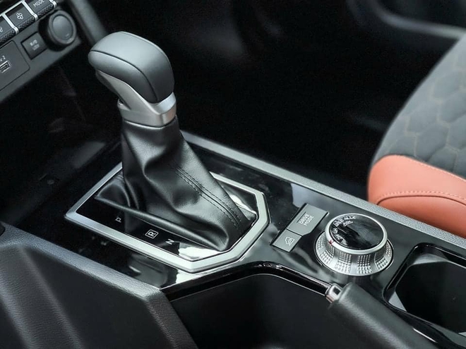 Mitsubishi Triton 2024 về đại lý, lần đầu lộ chi tiết nội thất: Màn hình lớn, camera 360, ADAS dễ khiến khách Việt phân vân với Ranger- Ảnh 15. Mitsubishi Triton 2024 về đại lý, lần đầu lộ chi tiết nội thất: Màn hình lớn, camera 360, ADAS dễ khiến khách Việt phân vân với Ranger- Ảnh 15.