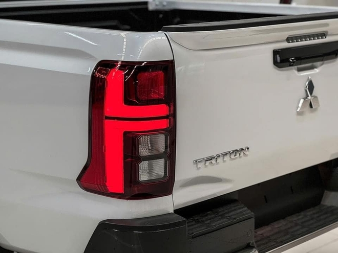 Mitsubishi Triton 2024 về đại lý, lần đầu lộ chi tiết nội thất: Màn hình lớn, camera 360, ADAS dễ khiến khách Việt phân vân với Ranger- Ảnh 7. Mitsubishi Triton 2024 về đại lý, lần đầu lộ chi tiết nội thất: Màn hình lớn, camera 360, ADAS dễ khiến khách Việt phân vân với Ranger- Ảnh 7.