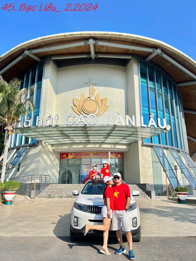 Gia đình lái Kia Sorento 18 chuyến để xuyên Việt check in 63 tỉnh thành với áo cờ đỏ sao vàng: 'Chuyến ngắn nhất chỉ 1 ngày, dài nhất 25 ngày'- Ảnh 11. Gia đình lái Kia Sorento 18 chuyến để xuyên Việt check in 63 tỉnh thành với áo cờ đỏ sao vàng: 'Chuyến ngắn nhất chỉ 1 ngày, dài nhất 25 ngày'- Ảnh 11.