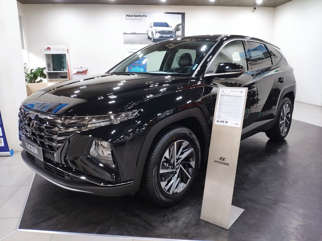 Ford Territory Sport đấu Hyundai Tucson bản dầu với cùng giá 909 triệu đồng: Xe Mỹ hơn tiện nghi, xe Hàn 'ăn' vận hành- Ảnh 2. Ford Territory Sport đấu Hyundai Tucson bản dầu với cùng giá 909 triệu đồng: Xe Mỹ hơn tiện nghi, xe Hàn 'ăn' vận hành- Ảnh 2.