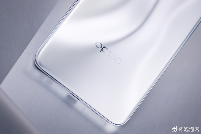 Chưa ra mắt, OPPO Reno12 đã có loạt ảnh cận cảnh: Thiết kế "mới mà cũ" với phong cách thời trang Y2K- Ảnh 20.