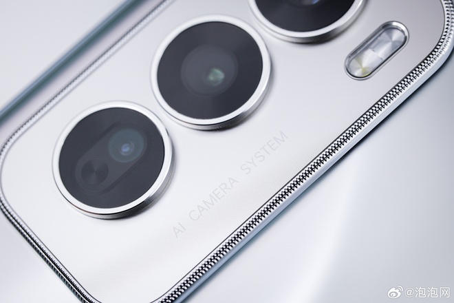 Chưa ra mắt, OPPO Reno12 đã có loạt ảnh cận cảnh: Thiết kế "mới mà cũ" với phong cách thời trang Y2K- Ảnh 12. Chưa ra mắt, OPPO Reno12 đã có loạt ảnh cận cảnh: Thiết kế "mới mà cũ" với phong cách thời trang Y2K- Ảnh 12.