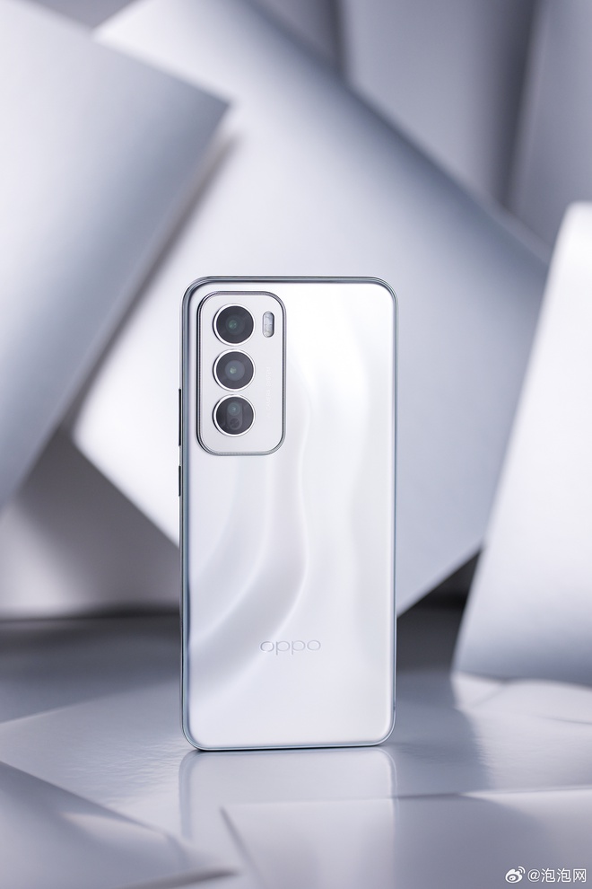 Chưa ra mắt, OPPO Reno12 đã có loạt ảnh cận cảnh: Thiết kế "mới mà cũ" với phong cách thời trang Y2K- Ảnh 13. Chưa ra mắt, OPPO Reno12 đã có loạt ảnh cận cảnh: Thiết kế "mới mà cũ" với phong cách thời trang Y2K- Ảnh 13.