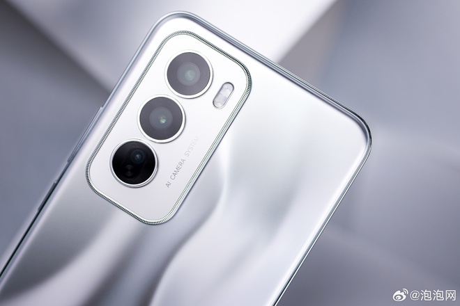 Chưa ra mắt, OPPO Reno12 đã có loạt ảnh cận cảnh: Thiết kế "mới mà cũ" với phong cách thời trang Y2K- Ảnh 14. Chưa ra mắt, OPPO Reno12 đã có loạt ảnh cận cảnh: Thiết kế "mới mà cũ" với phong cách thời trang Y2K- Ảnh 14.