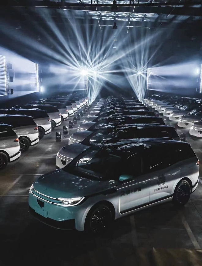 Baidu ra mắt robotaxi thế hệ thứ 6, giá rẻ hơn Xiaomi SU7- Ảnh 2. Baidu ra mắt robotaxi thế hệ thứ 6, giá rẻ hơn Xiaomi SU7- Ảnh 2.