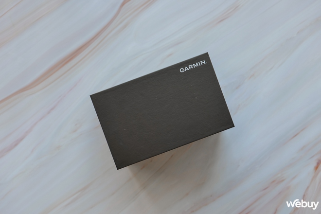 Trên tay Garmin MARQ Athlete (Gen 2) Carbon Edition: Đẹp sang, đeo thoải mái, thêm tính năng mà Apple, Samsung cũng nên học hỏi ngay- Ảnh 2. Trên tay Garmin MARQ Athlete (Gen 2) Carbon Edition: Đẹp sang, đeo thoải mái, thêm tính năng mà Apple, Samsung cũng nên học hỏi ngay- Ảnh 2.