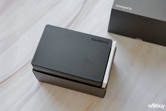 Trên tay Garmin MARQ Athlete (Gen 2) Carbon Edition: Đẹp sang, đeo thoải mái, thêm tính năng mà Apple, Samsung cũng nên học hỏi ngay- Ảnh 4. Trên tay Garmin MARQ Athlete (Gen 2) Carbon Edition: Đẹp sang, đeo thoải mái, thêm tính năng mà Apple, Samsung cũng nên học hỏi ngay- Ảnh 4.