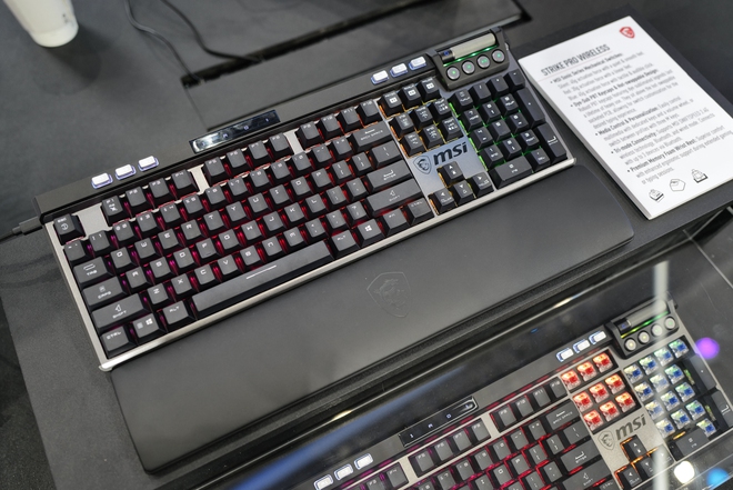 MSI cùng những linh kiện máy tính 'độc lạ' tại Computex 2024: PC tích hợp màn hình trên vỏ, GPU và SSD tản nhiệt bằng chất lỏng- Ảnh 14. MSI cùng những linh kiện máy tính 'độc lạ' tại Computex 2024: PC tích hợp màn hình trên vỏ, GPU và SSD tản nhiệt bằng chất lỏng- Ảnh 14.
