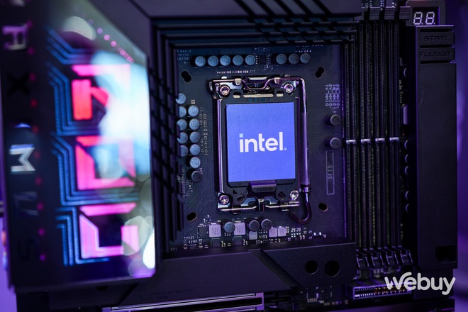 Dạo một vòng gian trưng bày linh kiện PC ASUS tại Computex 2024: Modem Wi-fi 7 'nhền nhện' siêu lớn, nguồn dự phòng hình búa Mjolnir- Ảnh 11. Dạo một vòng gian trưng bày linh kiện PC ASUS tại Computex 2024: Modem Wi-fi 7 'nhền nhện' siêu lớn, nguồn dự phòng hình búa Mjolnir- Ảnh 11.