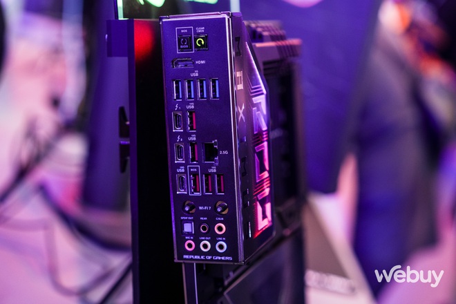 Dạo một vòng gian trưng bày linh kiện PC ASUS tại Computex 2024: Modem Wi-fi 7 'nhền nhện' siêu lớn, nguồn dự phòng hình búa Mjolnir- Ảnh 10. Dạo một vòng gian trưng bày linh kiện PC ASUS tại Computex 2024: Modem Wi-fi 7 'nhền nhện' siêu lớn, nguồn dự phòng hình búa Mjolnir- Ảnh 10.