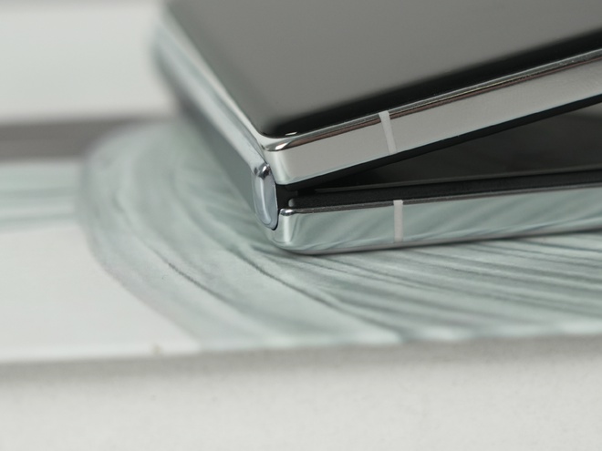 Cận cảnh Xiaomi MIX Flip: Thiết kế cực đẹp, màn hình phụ xịn nhất thế giới, pin cũng lớn nhất, giá rẻ hơn Galaxy Z Flip6- Ảnh 19. Cận cảnh Xiaomi MIX Flip: Thiết kế cực đẹp, màn hình phụ xịn nhất thế giới, pin cũng lớn nhất, giá rẻ hơn Galaxy Z Flip6- Ảnh 19.