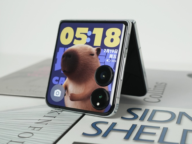 Cận cảnh Xiaomi MIX Flip: Thiết kế cực đẹp, màn hình phụ xịn nhất thế giới, pin cũng lớn nhất, giá rẻ hơn Galaxy Z Flip6- Ảnh 25. Cận cảnh Xiaomi MIX Flip: Thiết kế cực đẹp, màn hình phụ xịn nhất thế giới, pin cũng lớn nhất, giá rẻ hơn Galaxy Z Flip6- Ảnh 25.