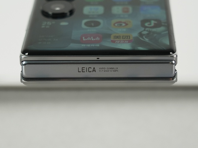 Cận cảnh Xiaomi MIX Flip: Thiết kế cực đẹp, màn hình phụ xịn nhất thế giới, pin cũng lớn nhất, giá rẻ hơn Galaxy Z Flip6- Ảnh 26. Cận cảnh Xiaomi MIX Flip: Thiết kế cực đẹp, màn hình phụ xịn nhất thế giới, pin cũng lớn nhất, giá rẻ hơn Galaxy Z Flip6- Ảnh 26.