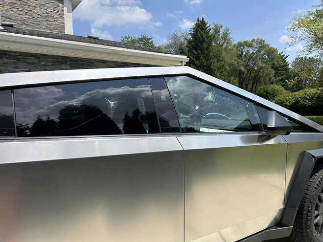 Dùng Tesla Cybertruck làm xe bán kem, chủ xe bất ngờ nhận cái kết 'đắng'- Ảnh 8. Dùng Tesla Cybertruck làm xe bán kem, chủ xe bất ngờ nhận cái kết 'đắng'- Ảnh 8.