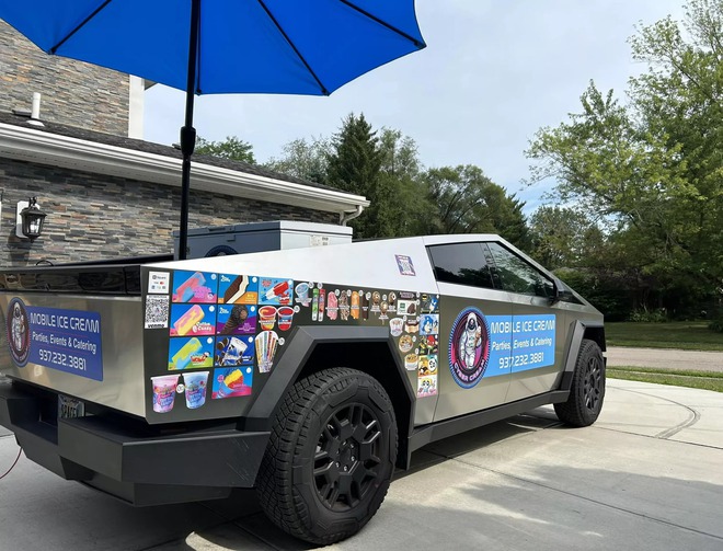 Dùng Tesla Cybertruck làm xe bán kem, chủ xe bất ngờ nhận cái kết 'đắng'- Ảnh 4. Dùng Tesla Cybertruck làm xe bán kem, chủ xe bất ngờ nhận cái kết 'đắng'- Ảnh 4.