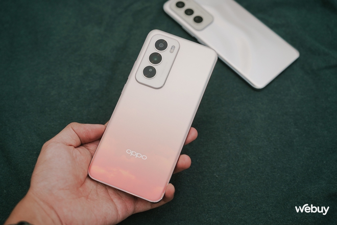 Chính thức ra mắt OPPO Reno12 series: Smartphone thiết kế đẹp, chụp ảnh AI cực chất cho giới trẻ, giá từ 9,49 triệu đồng- Ảnh 11. Chính thức ra mắt OPPO Reno12 series: Smartphone thiết kế đẹp, chụp ảnh AI cực chất cho giới trẻ, giá từ 9,49 triệu đồng- Ảnh 11.