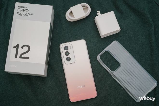 Chính thức ra mắt OPPO Reno12 series: Smartphone thiết kế đẹp, chụp ảnh AI cực chất cho giới trẻ, giá từ 9,49 triệu đồng- Ảnh 2. Chính thức ra mắt OPPO Reno12 series: Smartphone thiết kế đẹp, chụp ảnh AI cực chất cho giới trẻ, giá từ 9,49 triệu đồng- Ảnh 2.