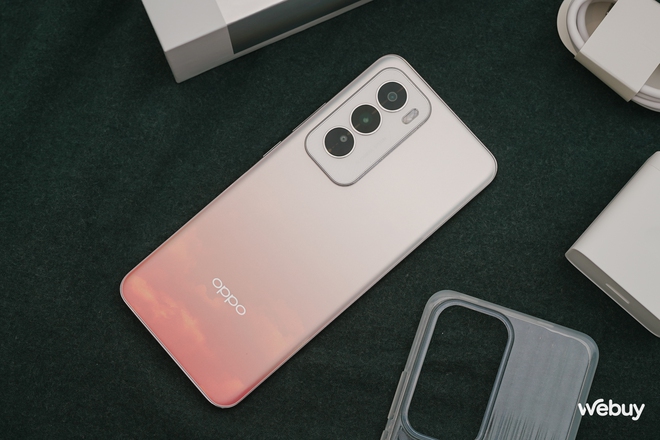 Chính thức ra mắt OPPO Reno12 series: Smartphone thiết kế đẹp, chụp ảnh AI cực chất cho giới trẻ, giá từ 9,49 triệu đồng- Ảnh 3. Chính thức ra mắt OPPO Reno12 series: Smartphone thiết kế đẹp, chụp ảnh AI cực chất cho giới trẻ, giá từ 9,49 triệu đồng- Ảnh 3.