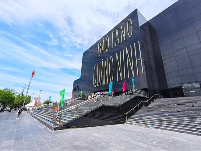 Đánh giá OPPO Reno12 Series: AI sẽ là thứ giúp bạn gắn bó với "dòng chảy bạc"- Ảnh 25. Đánh giá OPPO Reno12 Series: AI sẽ là thứ giúp bạn gắn bó với "dòng chảy bạc"- Ảnh 25.