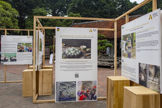 Ngắm các tác phẩm trưng bày tại Triển lãm Hành động vì cộng đồng - sự kiện đặc biệt, lần đầu tiên ở Việt Nam- Ảnh 7. Ngắm các tác phẩm trưng bày tại Triển lãm Hành động vì cộng đồng - sự kiện đặc biệt, lần đầu tiên ở Việt Nam- Ảnh 7.