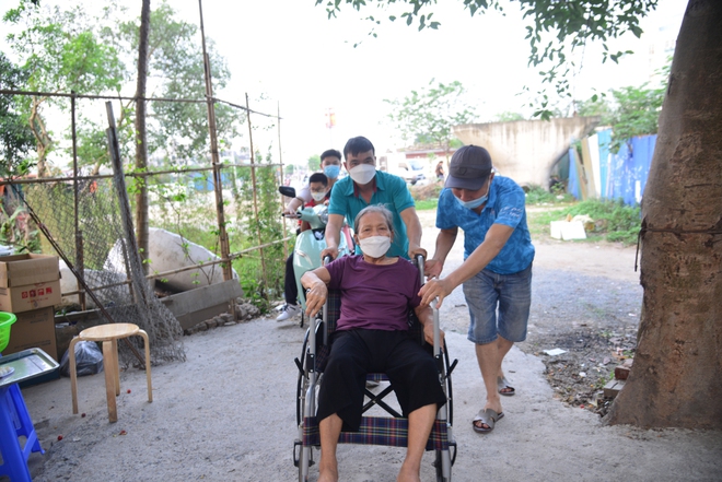 Bữa cơm 2.000 đồng cho bệnh nhân ung thư: Lãi lớn từ những nụ cười- Ảnh 14. Bữa cơm 2.000 đồng cho bệnh nhân ung thư: Lãi lớn từ những nụ cười- Ảnh 14.