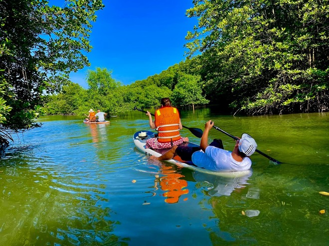 Phát hiện điểm du lịch sông nước độc lạ tại thành phố biển, du khách ca ngợi như một “miền Tây thu nhỏ"- Ảnh 4. Phát hiện điểm du lịch sông nước độc lạ tại thành phố biển, du khách ca ngợi như một “miền Tây thu nhỏ"- Ảnh 4.
