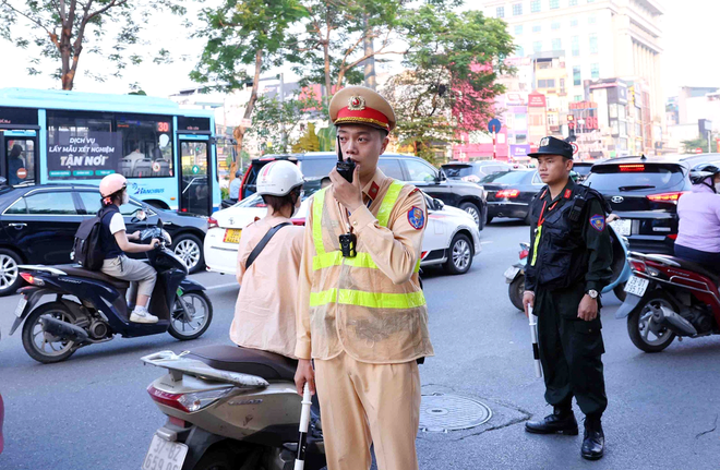 5 Tổ công tác "đặc biệt" của Công an Hà Nội đồng loạt xuất hiện trên đường phố để làm gì?- Ảnh 3.