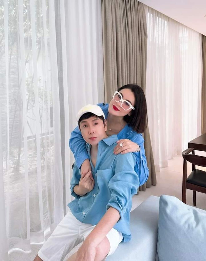Hoa hậu quỳ gối rửa chân cho chồng sau 2 năm ly hôn: Tuyên bố đãi 1.000 bàn nếu cưới được Vũ Luân- Ảnh 10. Hoa hậu quỳ gối rửa chân cho chồng sau 2 năm ly hôn: Tuyên bố đãi 1.000 bàn nếu cưới được Vũ Luân- Ảnh 10.