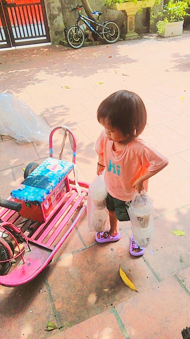 Cô gái tí hon 17 tuổi có giao diện như trẻ lên 3, là Cô gái tí hon 17 tuổi có giao diện như trẻ lên 3, là