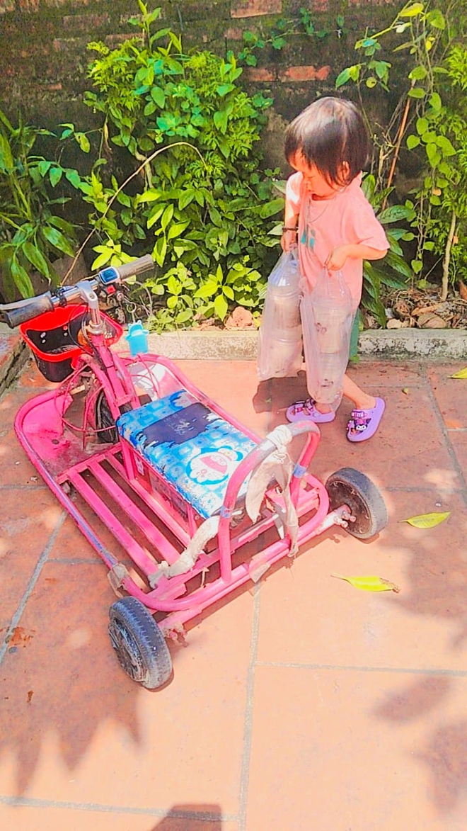 Cô gái tí hon 17 tuổi có giao diện như trẻ lên 3, là Cô gái tí hon 17 tuổi có giao diện như trẻ lên 3, là