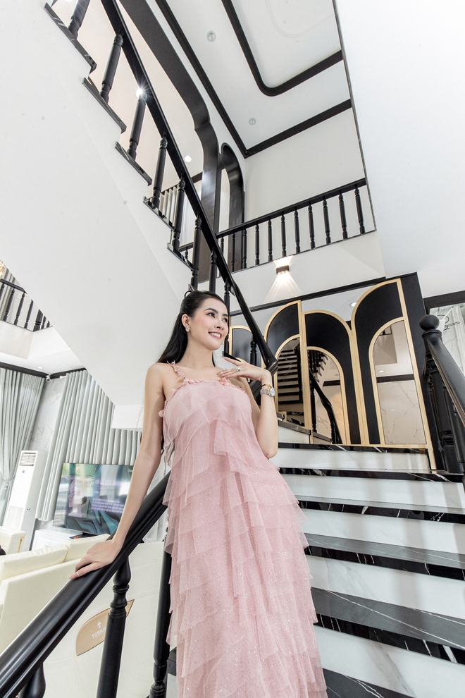 Cận cảnh biệt thự hơn 10 tỷ, rộng hàng trăm mét vuông hoa hậu Phan Thị Mơ tặng ba mẹ- Ảnh 3. Cận cảnh biệt thự hơn 10 tỷ, rộng hàng trăm mét vuông hoa hậu Phan Thị Mơ tặng ba mẹ- Ảnh 3.
