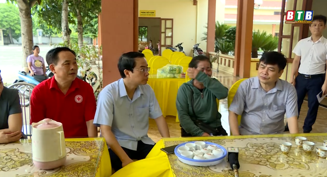 Vụ bé trai 5 tuổi tử vong do bị bỏ quên trên xe đưa đón: Đau lòng chuẩn bị tang lễ- Ảnh 2. Vụ bé trai 5 tuổi tử vong do bị bỏ quên trên xe đưa đón: Đau lòng chuẩn bị tang lễ- Ảnh 2.