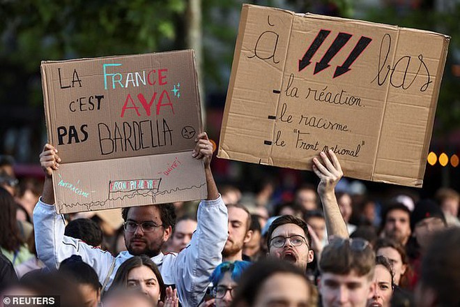 Bạo loạn ở Pháp: Hàng chục nghìn người đập phá, xô xát cảnh sát - Ông Macron nói về khả năng từ chức- Ảnh 4. Bạo loạn ở Pháp: Hàng chục nghìn người đập phá, xô xát cảnh sát - Ông Macron nói về khả năng từ chức- Ảnh 4.
