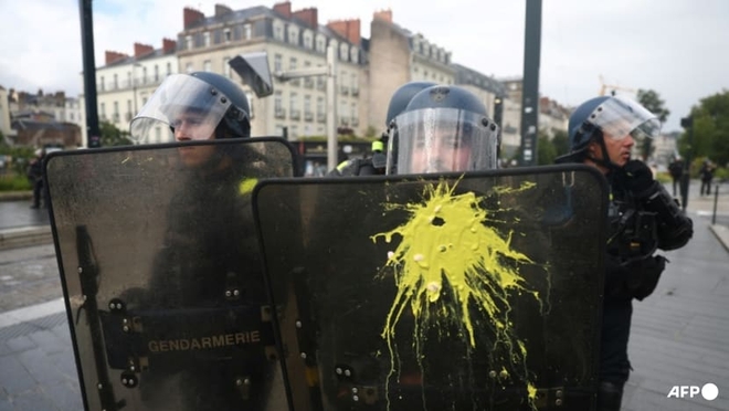 250.000 người trút phẫn nộ, Pháp điều khẩn 2 vạn quân - ông Macron 250.000 người trút phẫn nộ, Pháp điều khẩn 2 vạn quân - ông Macron