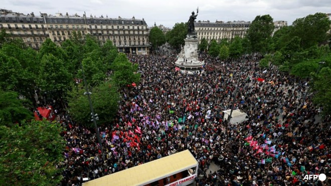 250.000 người trút phẫn nộ, Pháp điều khẩn 2 vạn quân - ông Macron 250.000 người trút phẫn nộ, Pháp điều khẩn 2 vạn quân - ông Macron