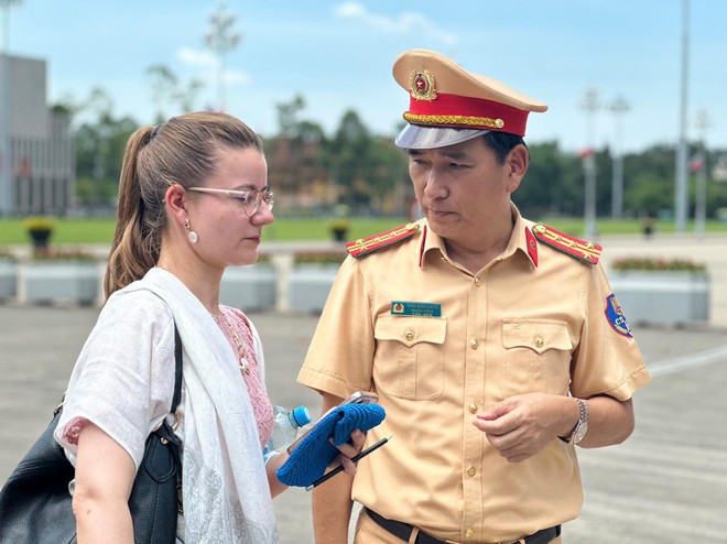 Hình ảnh cận cảnh đoàn 'siêu xe' đặc chủng phục vụ Tổng thống Nga Putin di chuyển trên đường phố Hà Nội- Ảnh 9.