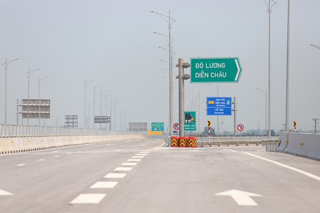 Tuyến cao tốc 50km trị giá 11.150 tỷ đồng, kết nối Thủ đô với tỉnh rộng nhất Việt Nam "hối hả" về đích- Ảnh 9. Tuyến cao tốc 50km trị giá 11.150 tỷ đồng, kết nối Thủ đô với tỉnh rộng nhất Việt Nam "hối hả" về đích- Ảnh 9.