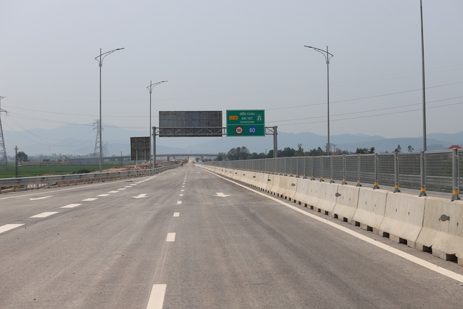 Tuyến cao tốc 50km trị giá 11.150 tỷ đồng, kết nối Thủ đô với tỉnh rộng nhất Việt Nam "hối hả" về đích- Ảnh 8. Tuyến cao tốc 50km trị giá 11.150 tỷ đồng, kết nối Thủ đô với tỉnh rộng nhất Việt Nam "hối hả" về đích- Ảnh 8.