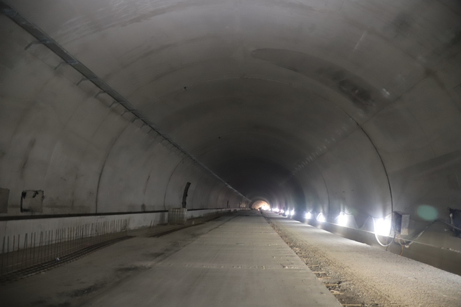 Tuyến cao tốc 50km trị giá 11.150 tỷ đồng, kết nối Thủ đô với tỉnh rộng nhất Việt Nam "hối hả" về đích- Ảnh 16. Tuyến cao tốc 50km trị giá 11.150 tỷ đồng, kết nối Thủ đô với tỉnh rộng nhất Việt Nam "hối hả" về đích- Ảnh 16.