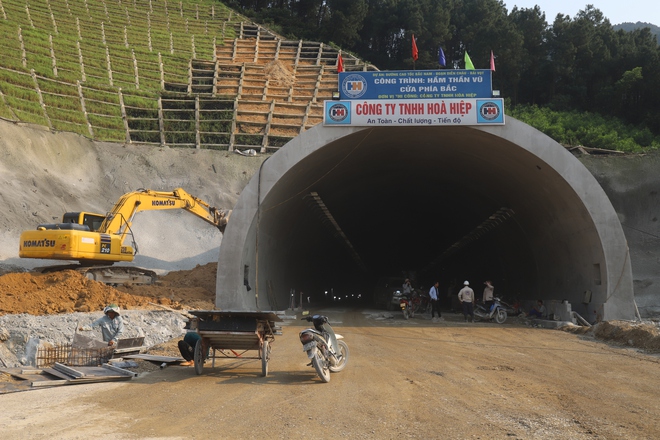 Tuyến cao tốc 50km trị giá 11.150 tỷ đồng, kết nối Thủ đô với tỉnh rộng nhất Việt Nam "hối hả" về đích- Ảnh 13.